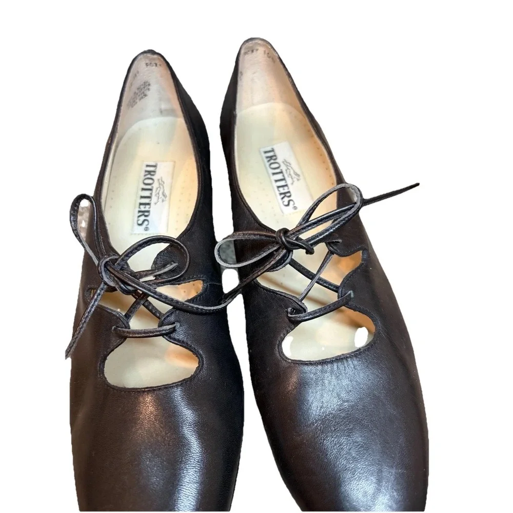 Trotters Vintage Roxy low heel black Leather Lace-Up Pumps Round Toe size 10N